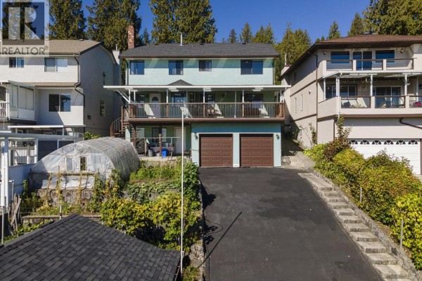 557 Tempe Crescent, North Vancouver, BC V7N1E7 Photo 2