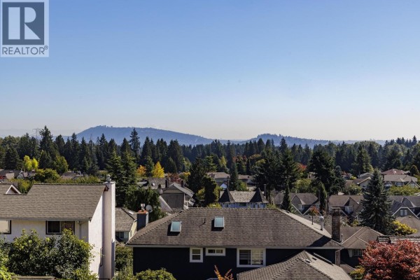 557 Tempe Crescent, North Vancouver, BC V7N1E7 Photo 4