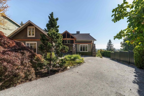5575 Fairlight Crescent, Delta, BC, photo 2