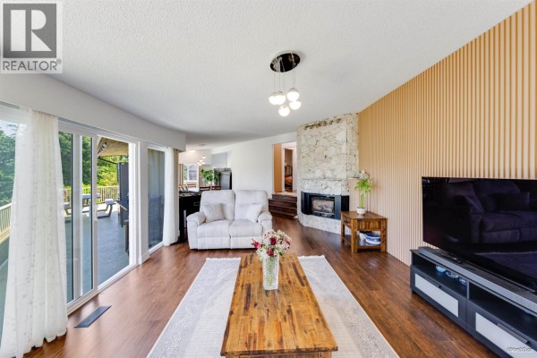 5578 Oakglen Drive, Burnaby, BC V5H3M5 Photo 4