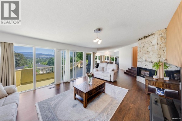 5578 Oakglen Drive, Burnaby, BC V5H3M5 Photo 5