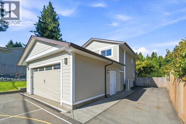 5579 Clipper Dr, Nanaimo, BC, photo 2