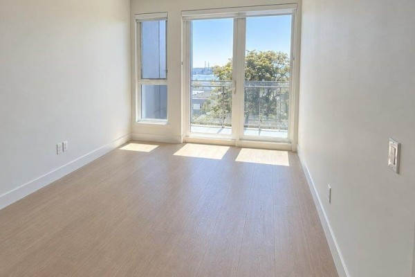558 422 E 3rd Street, North Vancouver, BC V7L0K1 Photo 4