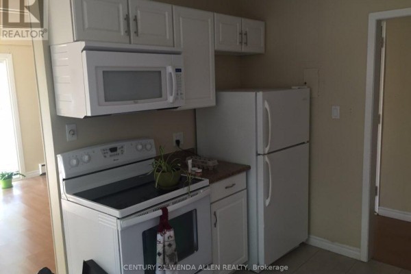 558 Lansdowne Drive, Oshawa, ON L1G1W3 Photo 2
