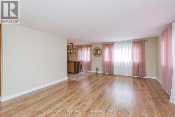 558 Nipissing Street, West Nipissing, ON P2B2L1 Photo 4