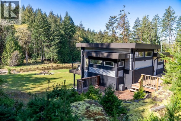 5582 Hooson Road, Pender Island, BC V0N2M1 Photo 4