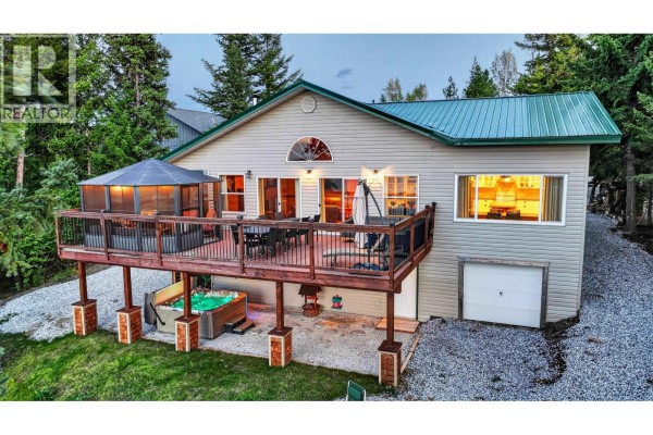 Kitchen - 55864 N Somerset Drive, Cluculz Lake, BC V0J3A3 Photo 3