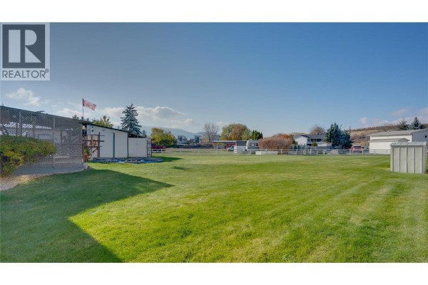 4pc Bathroom - 5595 27 Avenue, Vernon, BC V1T7A3 Photo 2