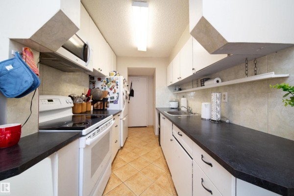 Kitchen - #56 8745 165 Street Nw, Edmonton, AB T5R2R7 Photo 3