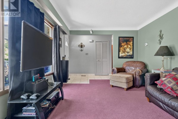 Living room - 56 Burness Drive, St  Catharines, ON L2P1J5 Photo 5
