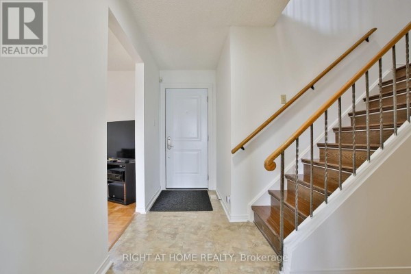 Kitchen - 56 Cathy Jean Crescent, Toronto, ON M9V4T3 Photo 4