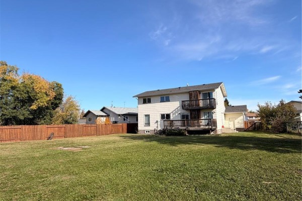 3pc Ensuite bath - 56 Dunfield Crescent, Meadow Lake, SK S9X1E3 Photo 4