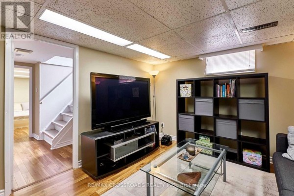 56 Harris Park Drive, Toronto, ON M1L3A7 Photo 2