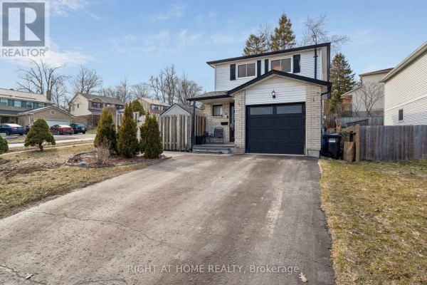 56 Hemingway Crescent, Barrie, ON, photo 2