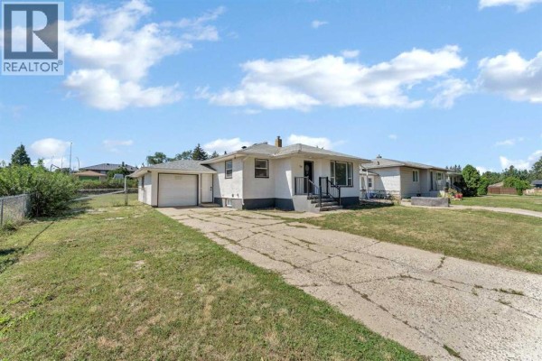 Bedroom - 56 Robertson Way Sw, Medicine Hat, AB T1A5J2 Photo 4