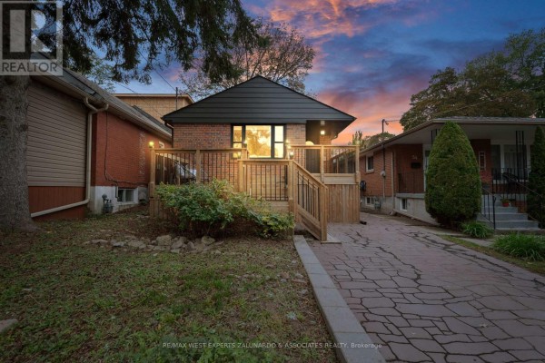 Kitchen - 56 Roxaline Street, Toronto, ON M9P2Y9 Photo 2