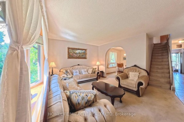 56 Scenic Wood Crescent, Waterloo, ON N2A3N6 Photo 3