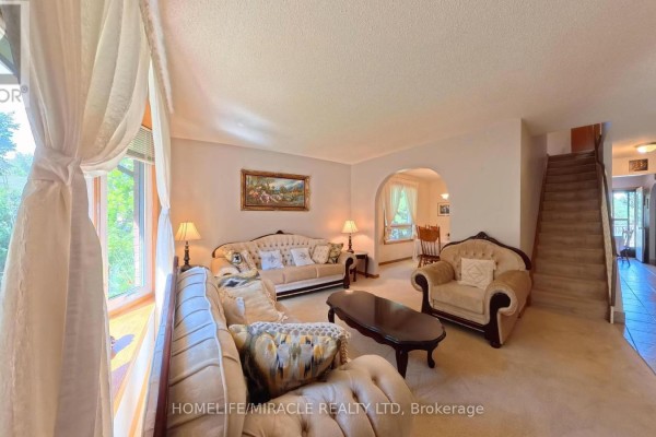 56 Scenic Wood Crescent, Waterloo, ON N2A3N6 Photo 5