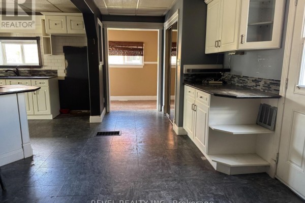 Foyer - 56 Strachan Avenue, Timmins, ON P0N1H0 Photo 4