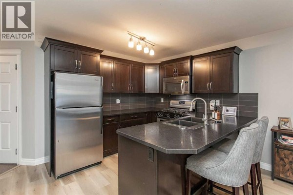 Kitchen - 56 Van Slyke Way, Red Deer, AB T4R0N4 Photo 3
