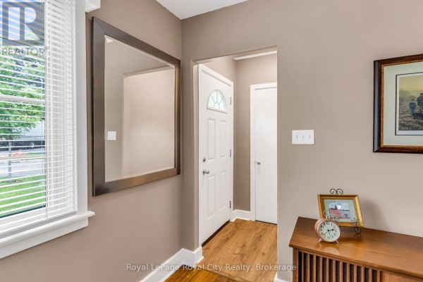 Bathroom - 56 Winston Crescent, Guelph, ON N1E2K2 Photo 5