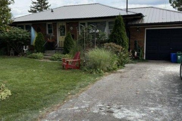Bedroom 3 - 560 Carlton Street E, St  Catharines, ON L2M4X7 Photo 5