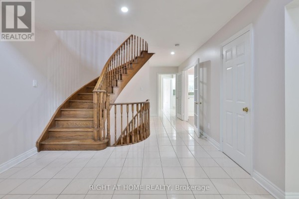 560 Chagall Court, Mississauga, ON L5R3A8 Photo 5