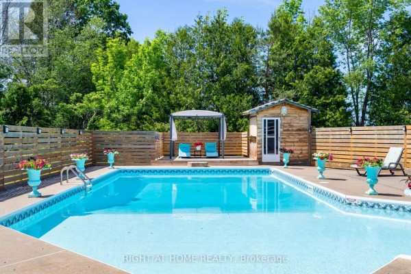 Great room - 560 Concession Road 15 W, Tiny, ON L9M0K4 Photo 3
