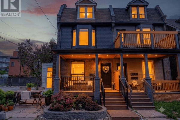Great room - 560 Indian Grove, Toronto, ON M6P2J4 Photo 2