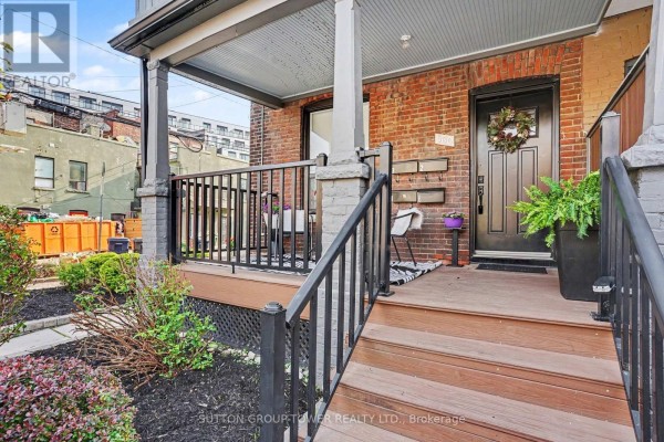 Kitchen - 560 Indian Grove, Toronto, ON M6P2J4 Photo 5