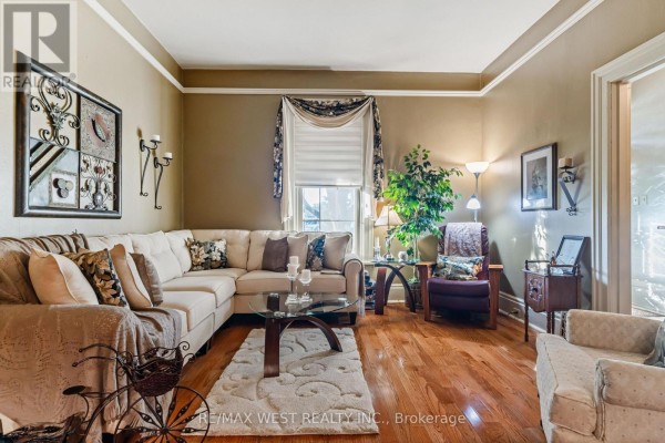 Family room - 560 Peel Street, Woodstock, ON N4S1K4 Photo 5