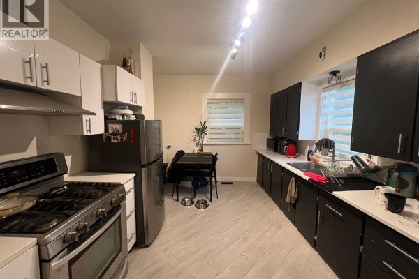 560 Springer Avenue, Burnaby, BC V5B3K7 Photo 3