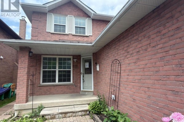 560 Steeple Hill, Pickering, ON, photo 2
