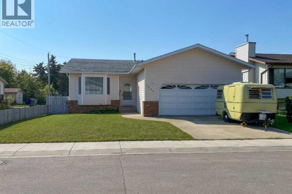 5601 43 St Close, Olds, AB, photo 2