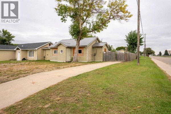 Primary Bedroom - 5603 56 Street, Taber, AB T1G1L4 Photo 3