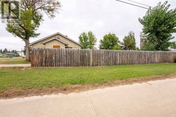 Bedroom - 5603 56 Street, Taber, AB T1G1L4 Photo 4
