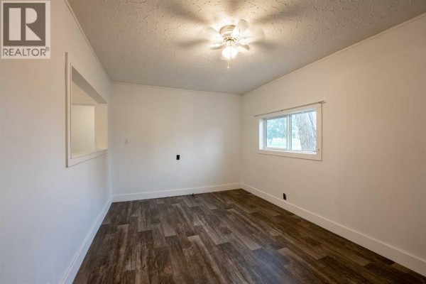 Kitchen - 5603 56 Street, Taber, AB T1G1L4 Photo 5