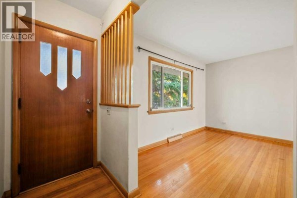 Bedroom - 5607 Buckthorn Road Nw, Calgary, AB T2K2Y6 Photo 2