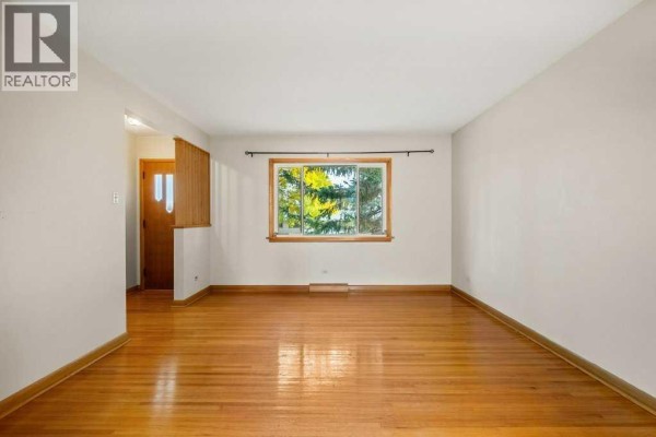 Bedroom - 5607 Buckthorn Road Nw, Calgary, AB T2K2Y6 Photo 3