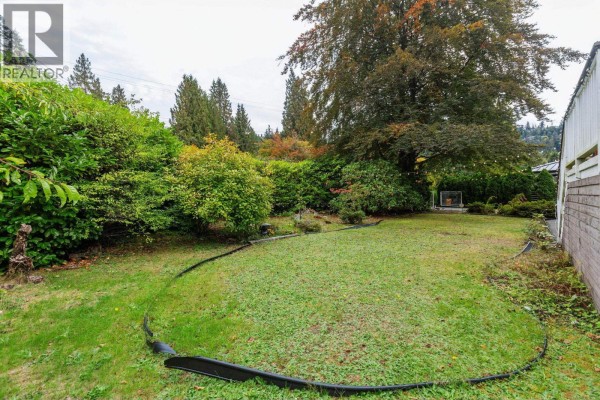 5607 Eagle Harbour Road, West Vancouver, BC V7W1P4 Photo 4