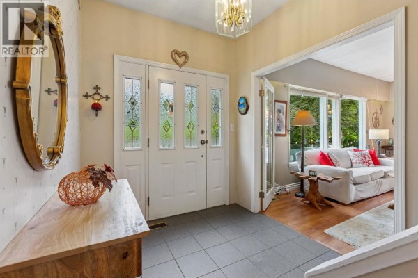 5607 Eagle Harbour Road, West Vancouver, BC V7W1P4 Photo 5