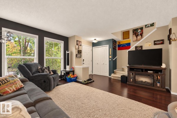 Primary Bedroom - 5608 202 St Nw, Edmonton, AB T6M0B3 Photo 3