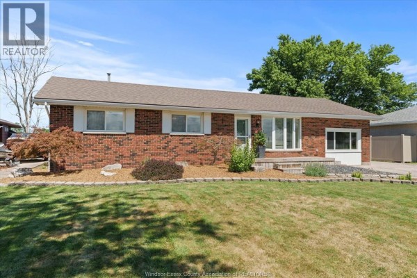 5pc Bathroom - 561 County Rd 2, Lakeshore, ON N8L1J9 Photo 2
