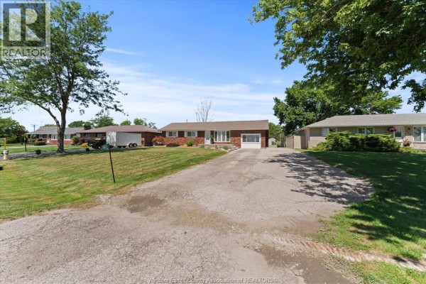 Laundry room - 561 County Rd 2, Lakeshore, ON N8L1J9 Photo 4