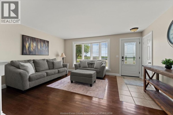 Bedroom - 561 County Rd 2, Lakeshore, ON N8L1J9 Photo 5