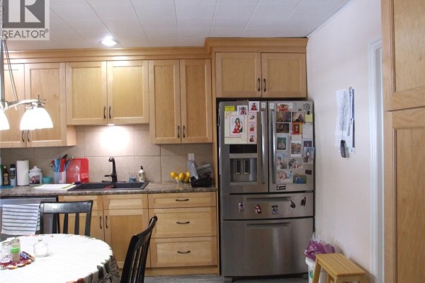 Kitchen - 561 Dome Crescent, Burstall, SK S0N0H0 Photo 2