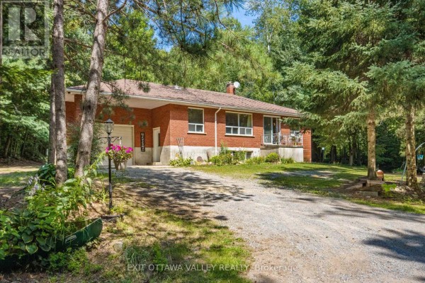 561 Long Lake Road, Madawaska Valley, ON K0J1B0 Photo 2