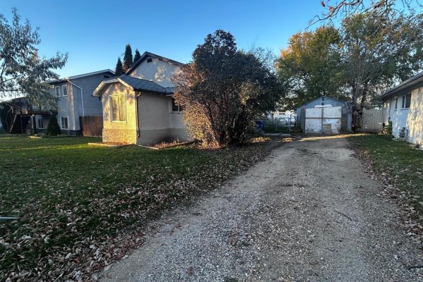 561 Oakview Avenue, Winnipeg, MB R2K0S1 Photo 2