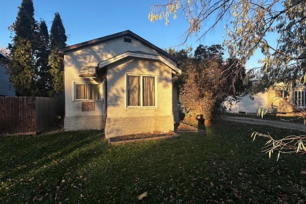 561 Oakview Avenue, Winnipeg, MB R2K0S1 Photo 3