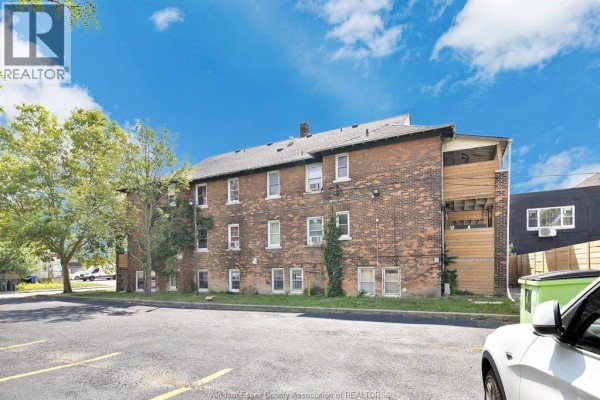 561 Parent Avenue, Windsor, ON N9A2C2 Photo 3